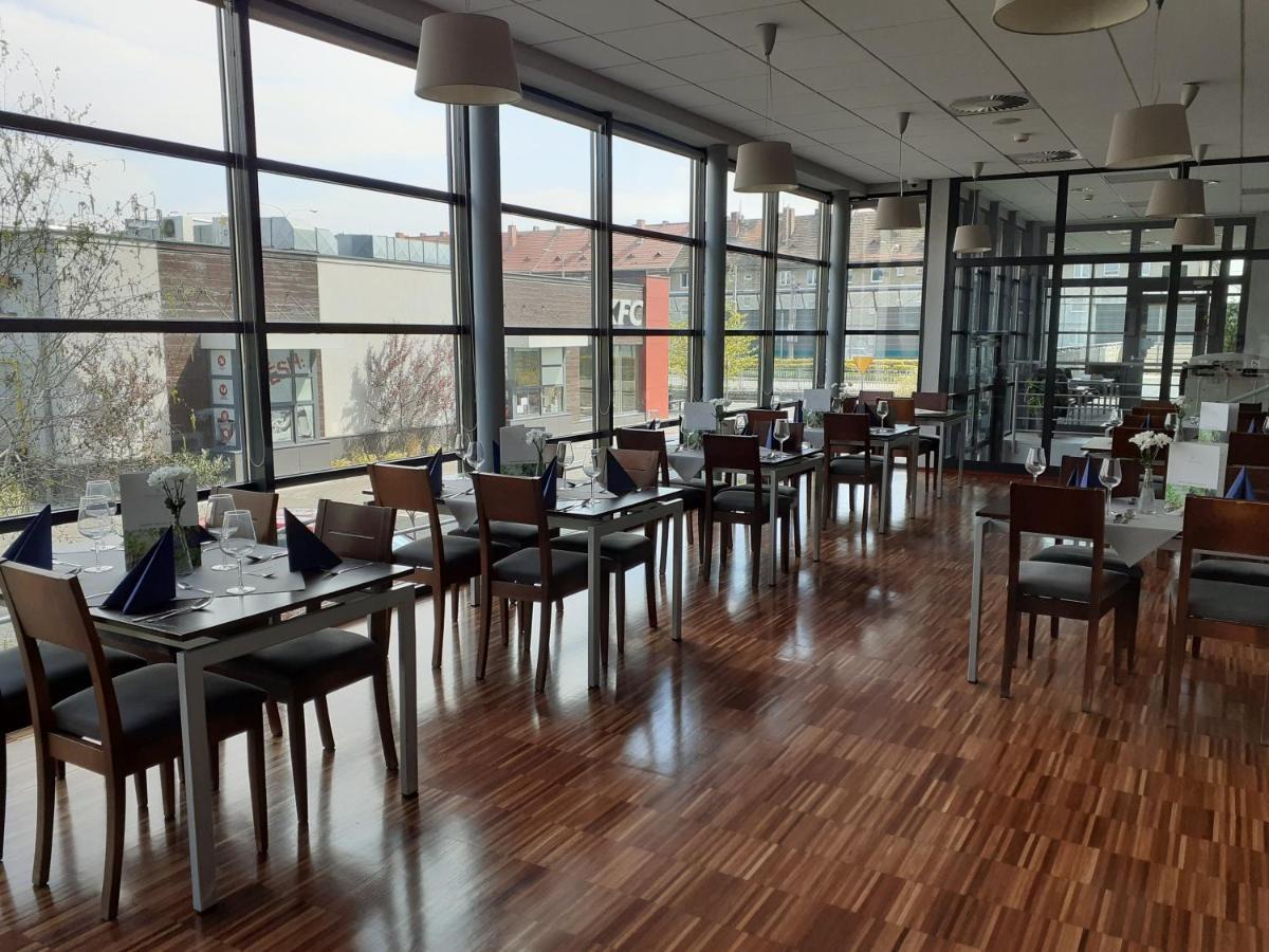 Weiser Hotel Вроцлав Екстериор снимка