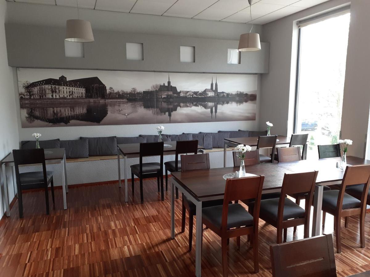 Weiser Hotel Вроцлав Екстериор снимка